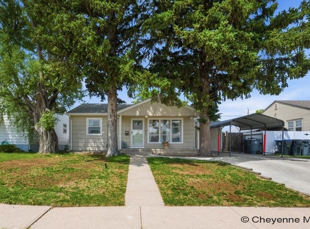 1524 WILLOW DR, Cheyenne, WY 82001