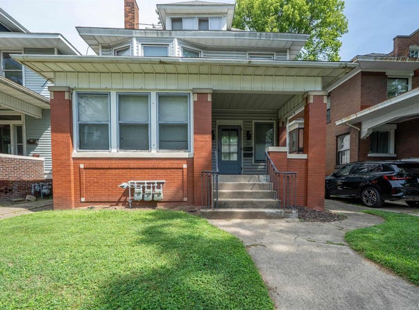 1611 W BARKER Avenue, Peoria, IL 61606