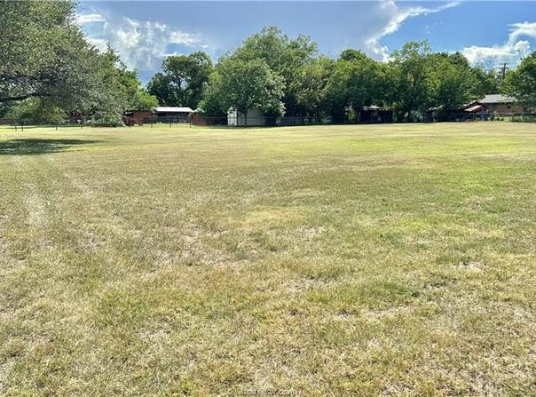 1011 Benedict Street, Caldwell, TX 77836