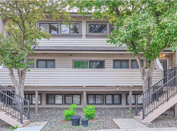 8932 Neill Lake Road, Eden Prairie, MN 55347