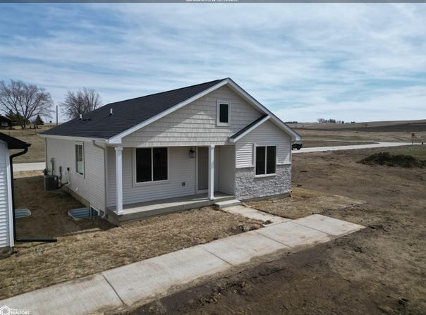 1007 Willow Drive, Manning, IA 51455