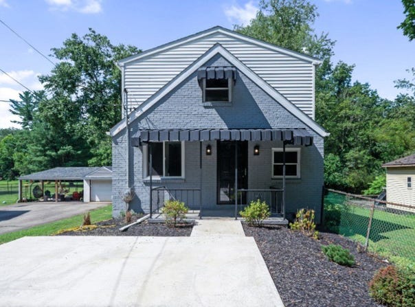 2432 Old Greensburg Rd, Washington Twp, PA 15068