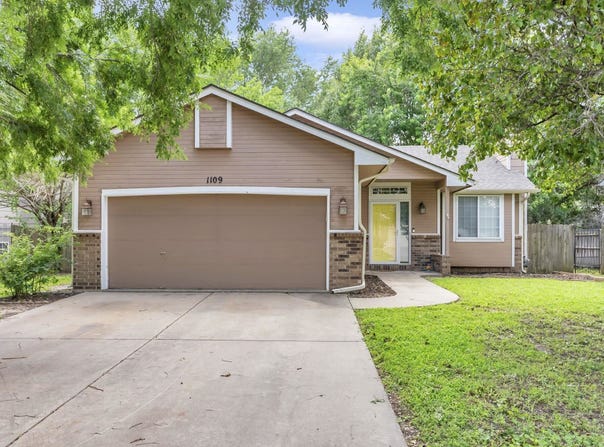 1109 N Lark Ln, Wichita, KS 67212