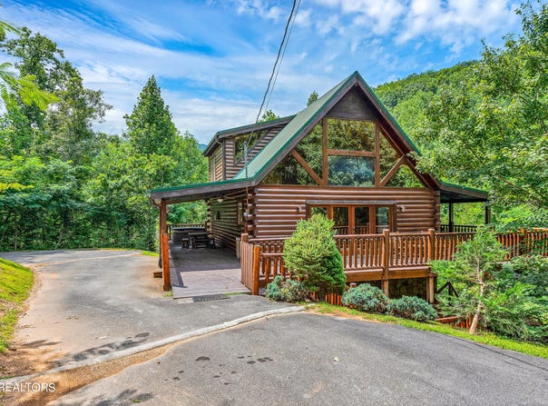 1615 Mountain Dreams Way, Sevierville, TN 37862