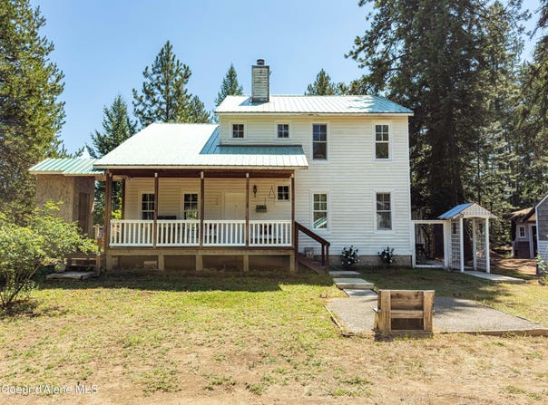 631 Wolverine Rd, Moyie Springs, ID 83845