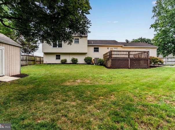 50 OAK HILL DRIVE, ETTERS, PA 17319