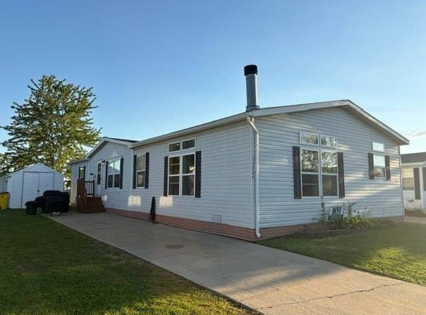 33266 Grove Ct, New Haven, MI 48048