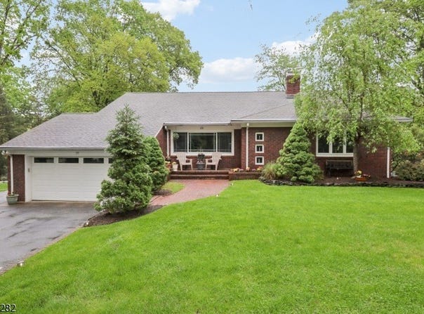 39 Chuckanutt Dr, Oakland Boro, NJ 07436-3015