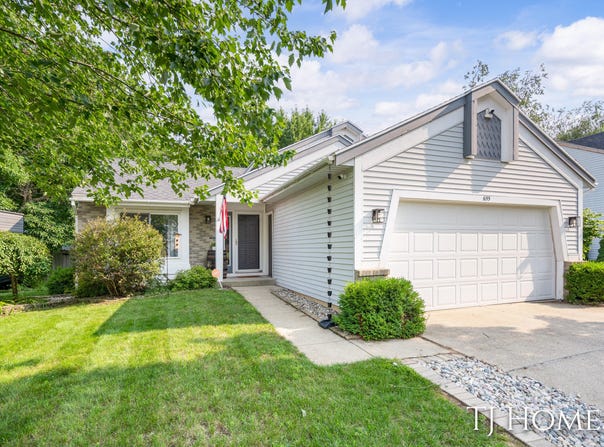 655 Sandhurst Drive SE, Grand Rapids, MI 49548