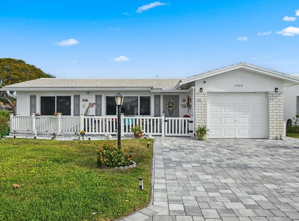 2305 SW 21st Terrace, Boynton Beach, FL 33426