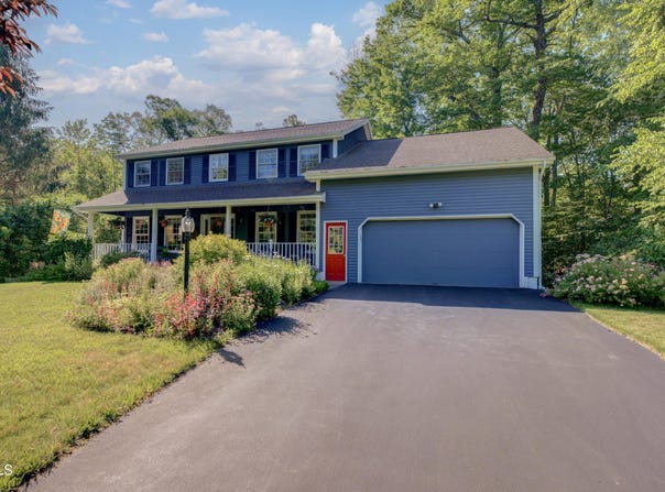 3 Horseshoe Turn, Clifton Park, NY 12065