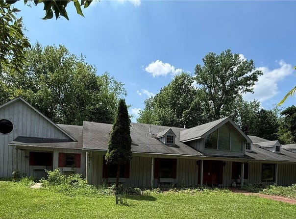 6400 Juniper Drive, Amherst, OH 44001