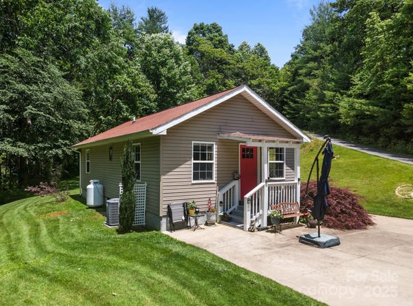 54 Thad Johnson Road, Saluda, NC 28773