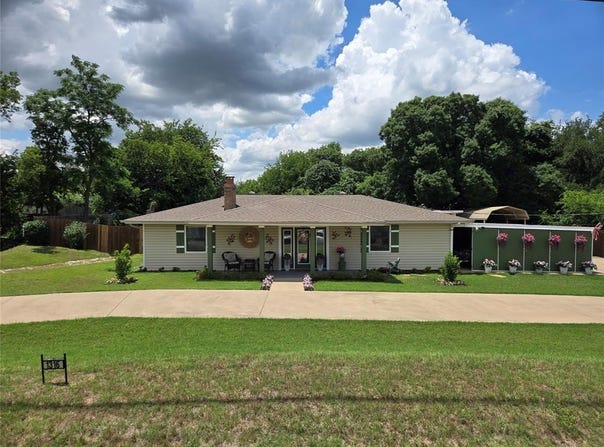 1316 E Apache Trail, Granbury, TX 76048