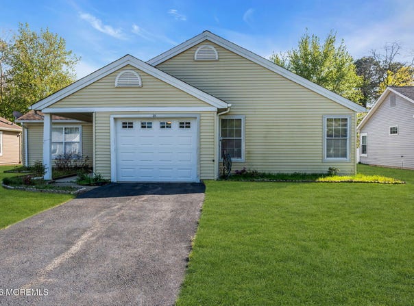 21 Hastings Drive, Forked River, NJ 08731