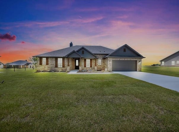 105 Moss Glen Lane, New Fairview, TX 76078