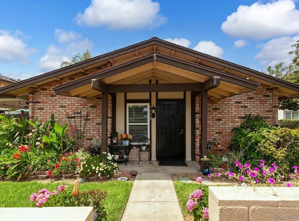 9952 N Magnolia Ave, Santee, CA 92071