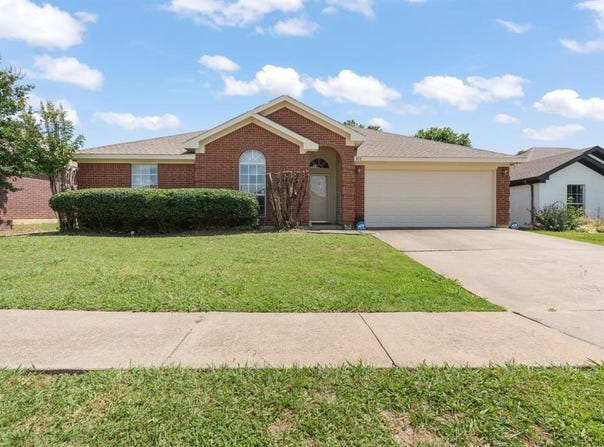 808 Elbe Drive, Arlington, TX 76001
