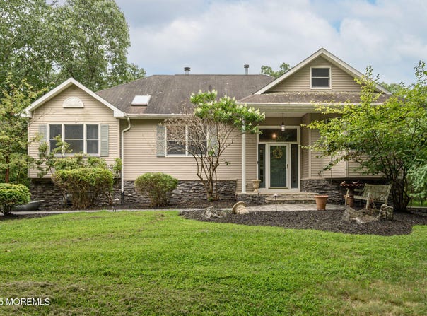11 Ruffin Court, Tinton Falls, NJ 07724