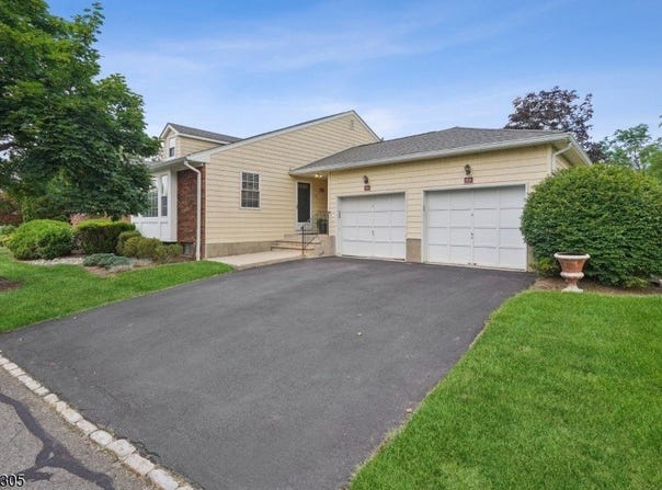 90 Brandywyne Dr, Florham Park Boro, NJ 07932-2848