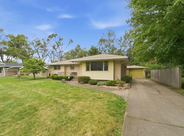 2248 W 57th Place, Merrillville, IN 46410