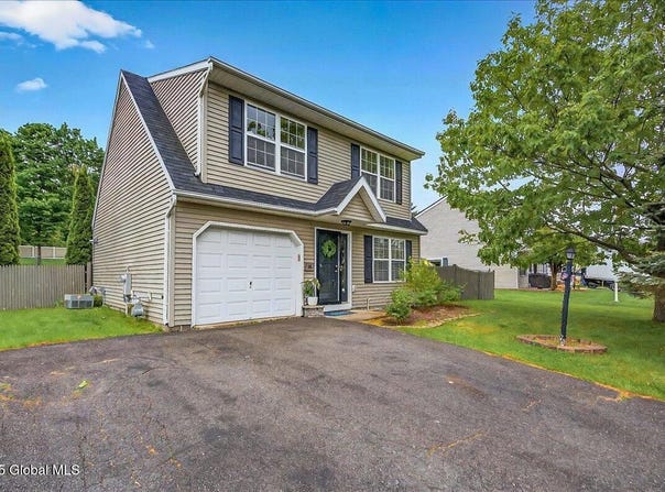 15 Gordon Court, Rensselaer, NY 12144