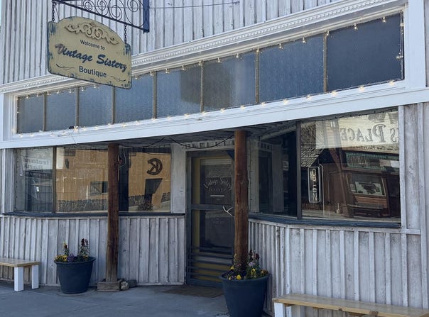 219 Main St, Mackay, ID 83251