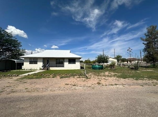 1013 Peachtree Circle, Alpine, TX 79830