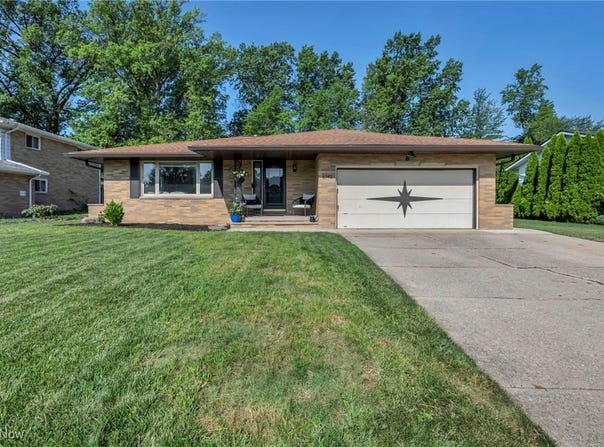 6140 Meadview Drive, Seven Hills, OH 44131