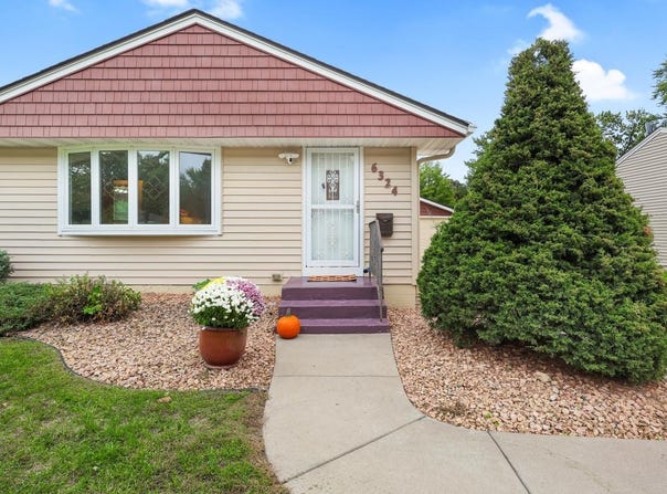 6324 Lee Avenue N, Brooklyn Center, MN 55429