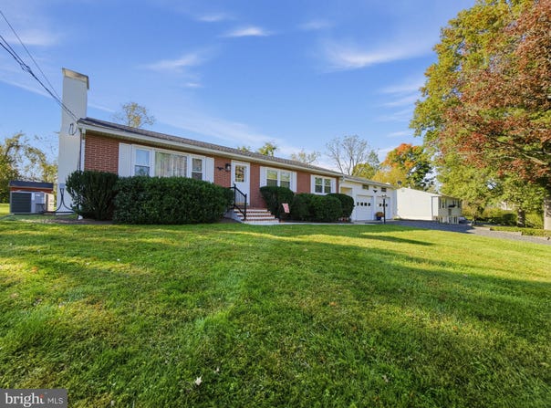 73 SUNSET Drive, NEW HOPE, PA 18938