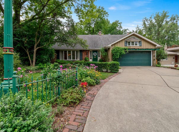 1322 Fisher Street, Munster, IN 46321