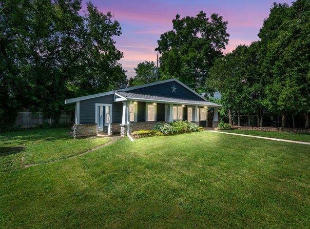 11717 W Watertown Plank Rd, Wauwatosa, WI 53226