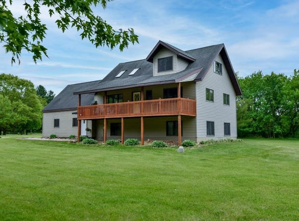 E3581 Green Valley Drive, La Valle, WI 53941