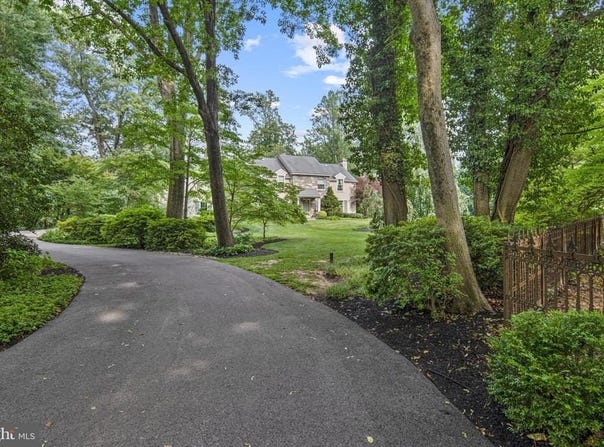8 SHANNON CIRCLE, BRYN MAWR, PA 19010