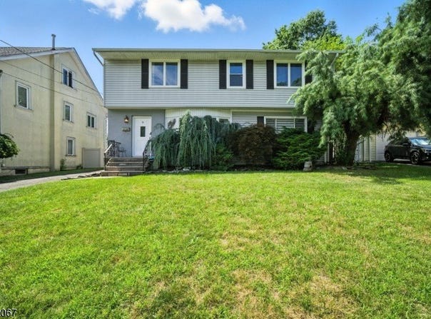 36 Alyson Pl, Bloomfield Twp., NJ 07003-5504