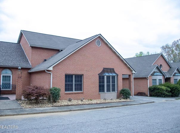 1121 Fairgrounds Court, Kingston, TN 37763