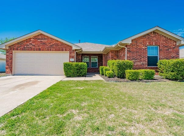 102 Stoney Creek Lane, Terrell, TX 75160