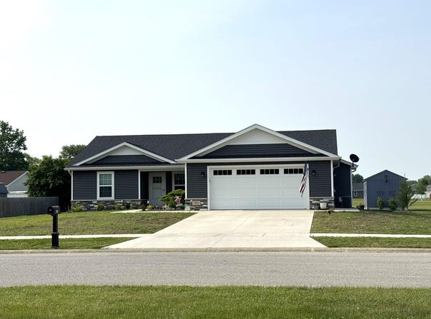 925 6th Avenue NW, DeMotte, IN 46310