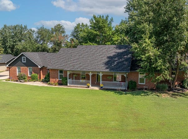 2104 Cedarcrest Ct, Arkansas City, KS 67005