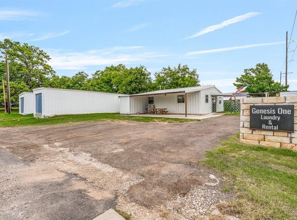 201 E Navarro Avenue, De Leon, TX 76444