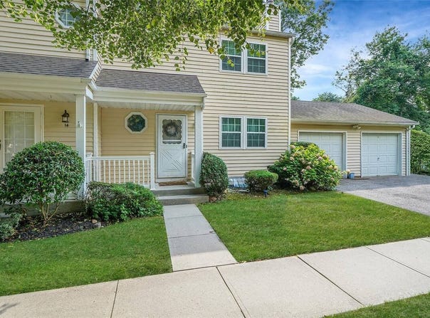 13 Hancock Commons, Yaphank, NY 11980