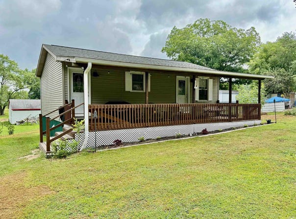 705 W School Street, Francisco, IN 47649