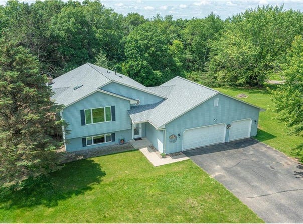 864 Bradley Drive, Hudson, WI 54016