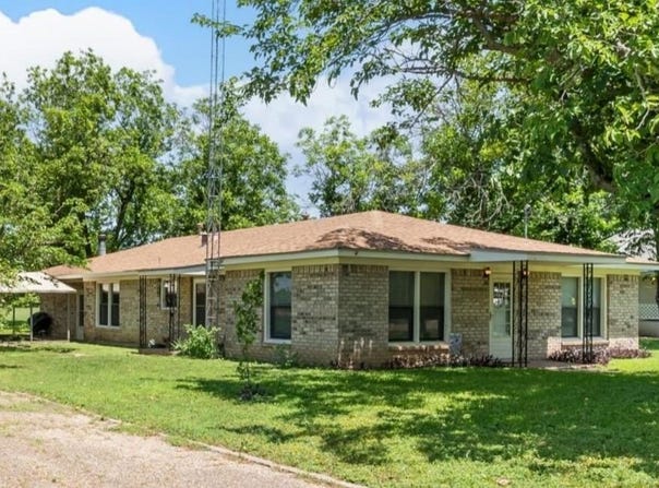 386 W Main Street, Elm Mott, TX 76640