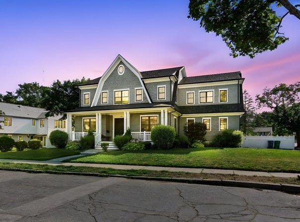 22 Stein Cir, Newton, MA 02459