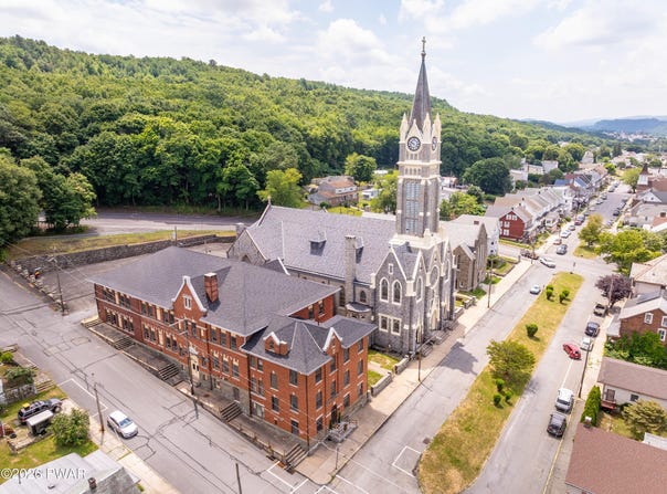 124 E Abbott Street, Afton, PA 18232