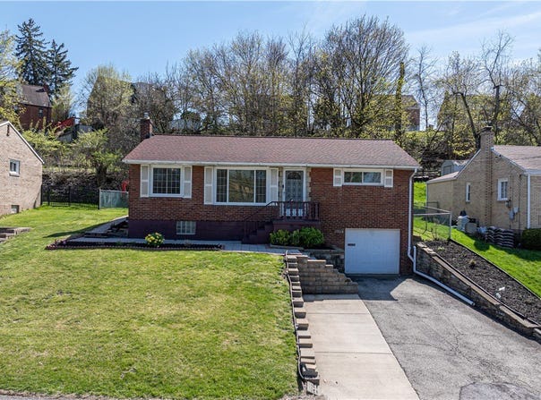 3560 Wallace Dr, Baldwin Boro, PA 15227