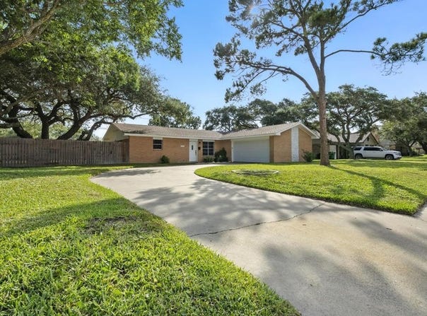 1522 W Palm, Aransas Pass, TX 78336