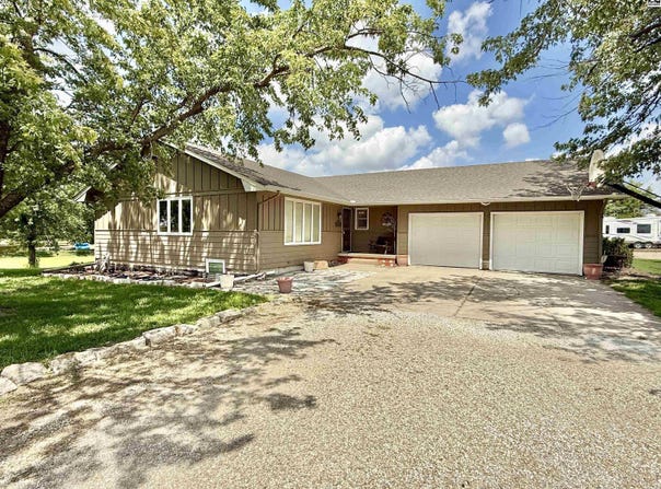 619 8th Ave, Inman, KS 67546